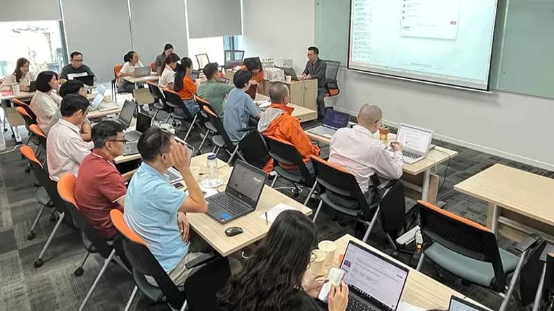FWD - Mastering AI for Trainer